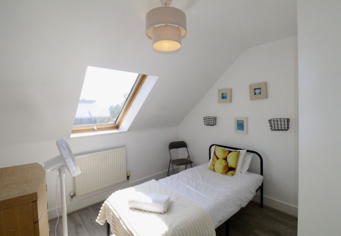 Apartment in Egham - Egham Stylish Two Bedroom Apartment 