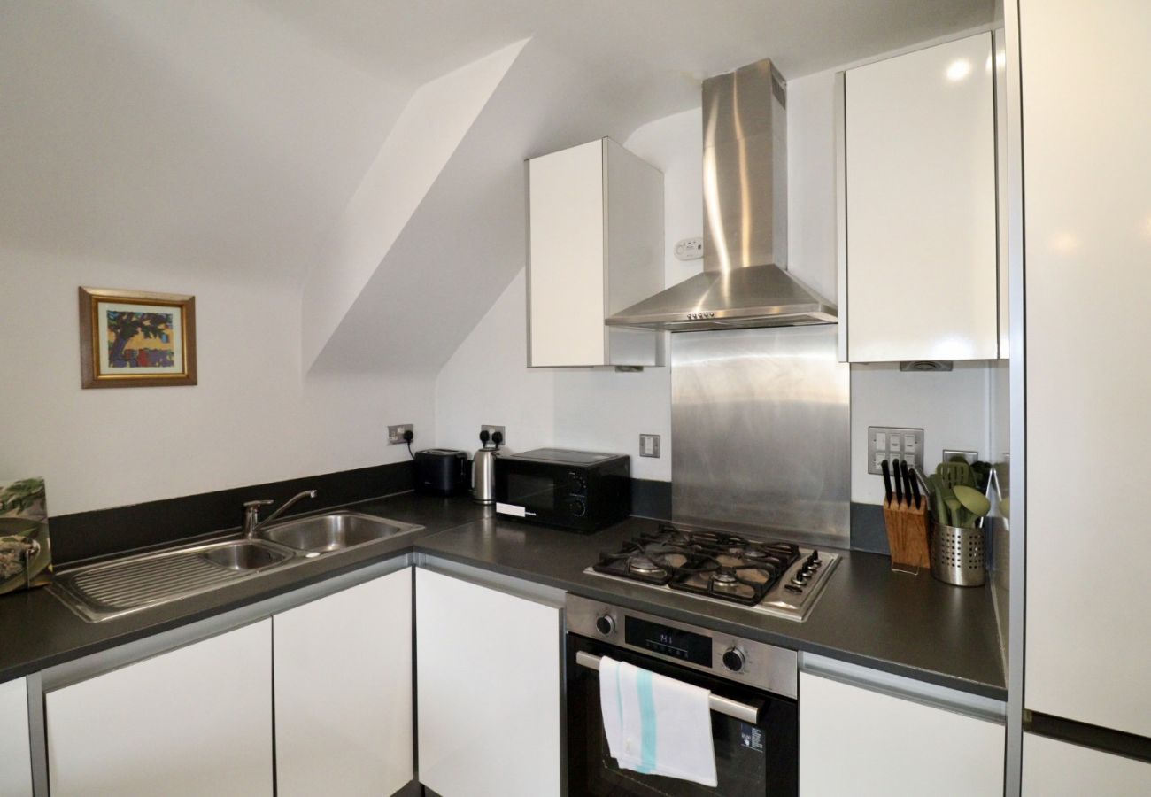 Apartment in Egham - Egham Stylish Two Bedroom Apartment 