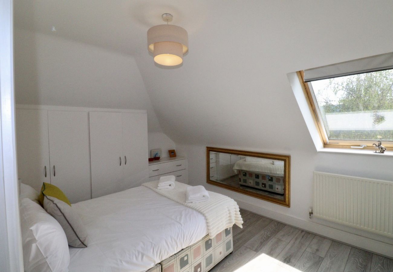 Apartment in Egham - Egham Stylish Two Bedroom Apartment 
