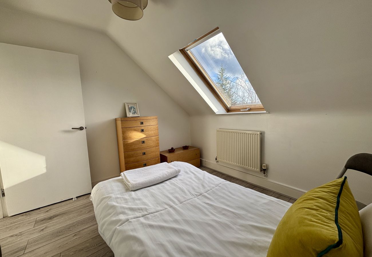 Apartment in Egham - Egham Stylish Two Bedroom Apartment 