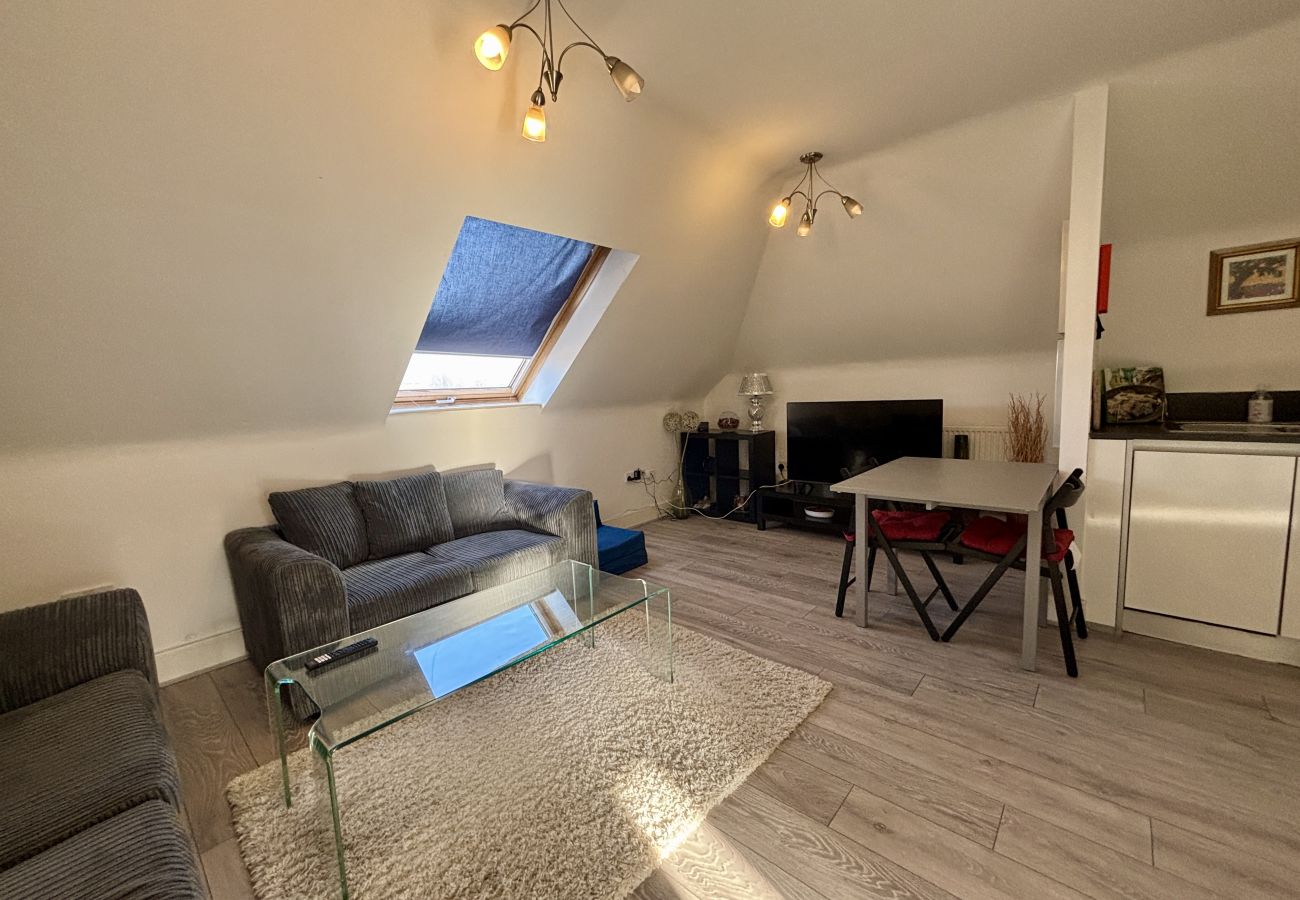 Apartment in Egham - Egham Stylish Two Bedroom Apartment 