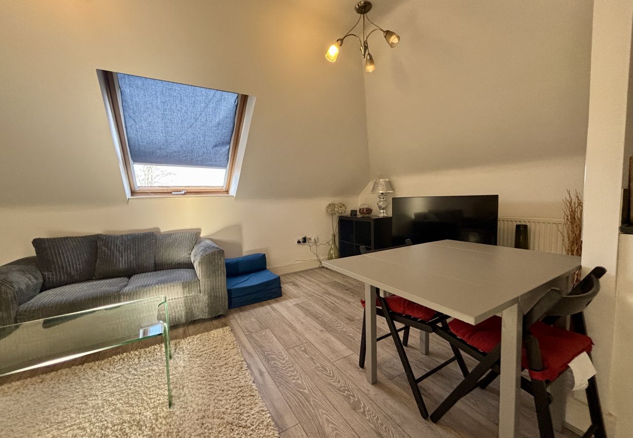 Apartment in Egham - Egham Stylish Two Bedroom Apartment 