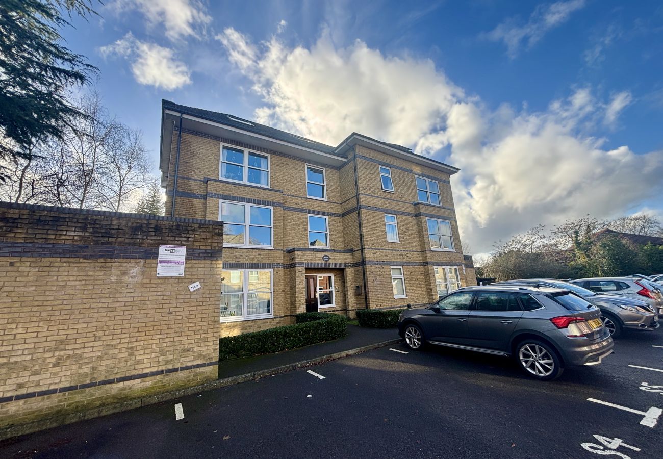 Apartment in Egham - Egham Stylish Two Bedroom Apartment 