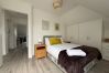 Apartment in Egham - Modern 2-Bed Apartment | Egham | Free Parking