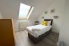 Apartment in Egham - Modern 2-Bed Apartment | Egham | Free Parking