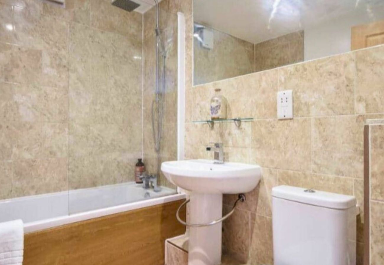 Apartment in Witney - Luxury 2 Bedroom Apartment in Witney