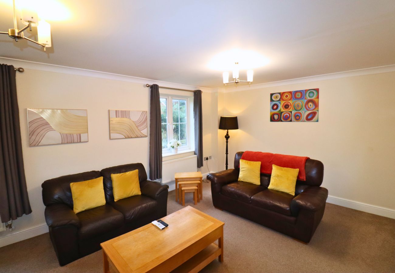 House in Bracknell - Spacious Bracknell Four Bedroom House