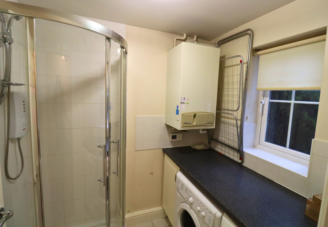 House in Bracknell - Spacious Bracknell Four Bedroom House