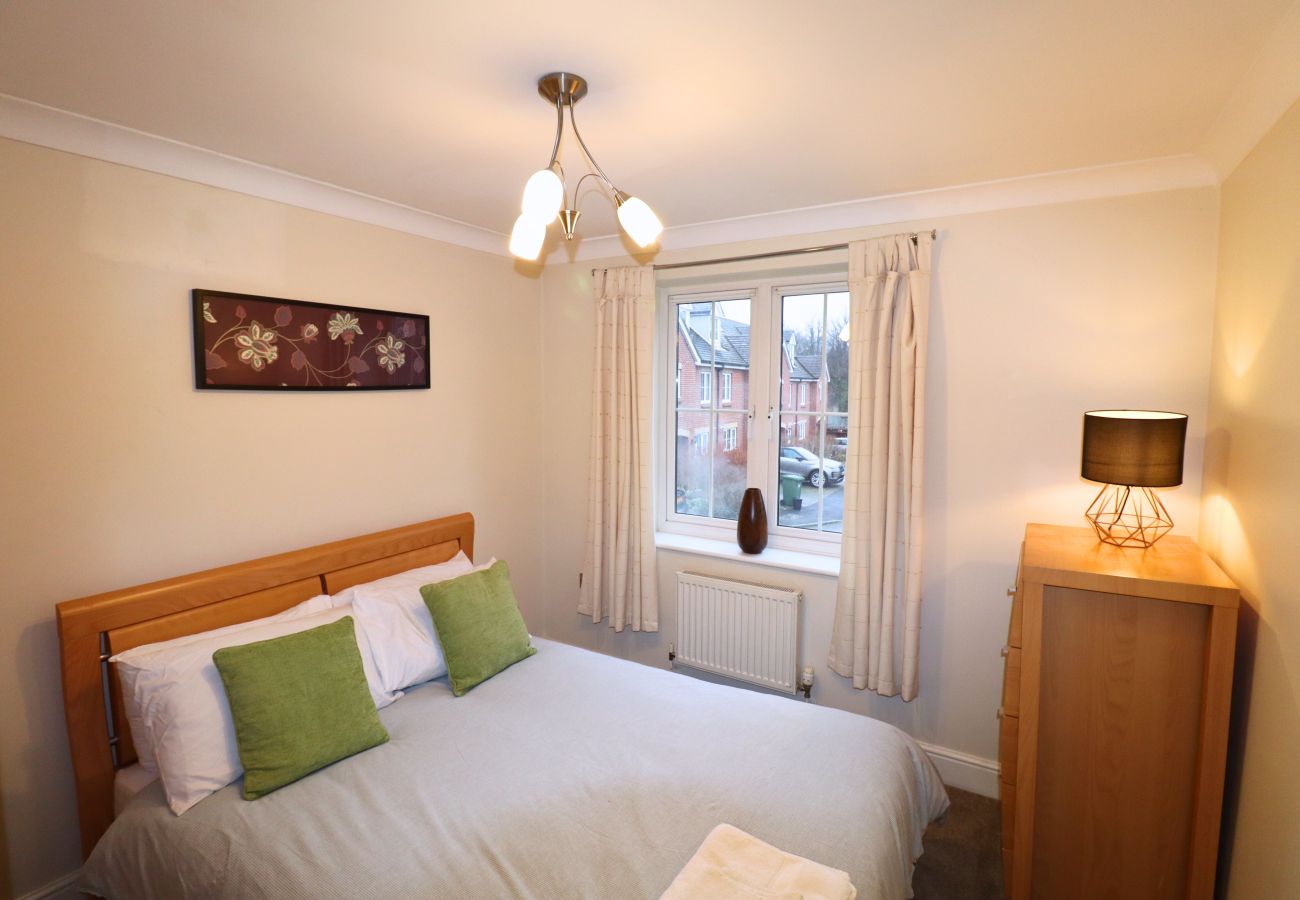 House in Bracknell - Spacious Bracknell Four Bedroom House