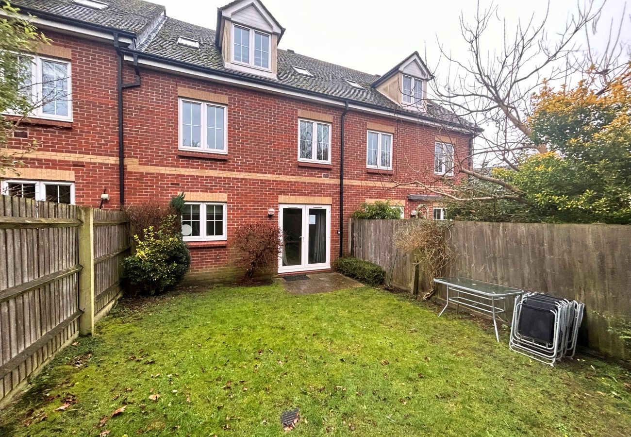 House in Bracknell - Spacious Bracknell Four Bedroom House