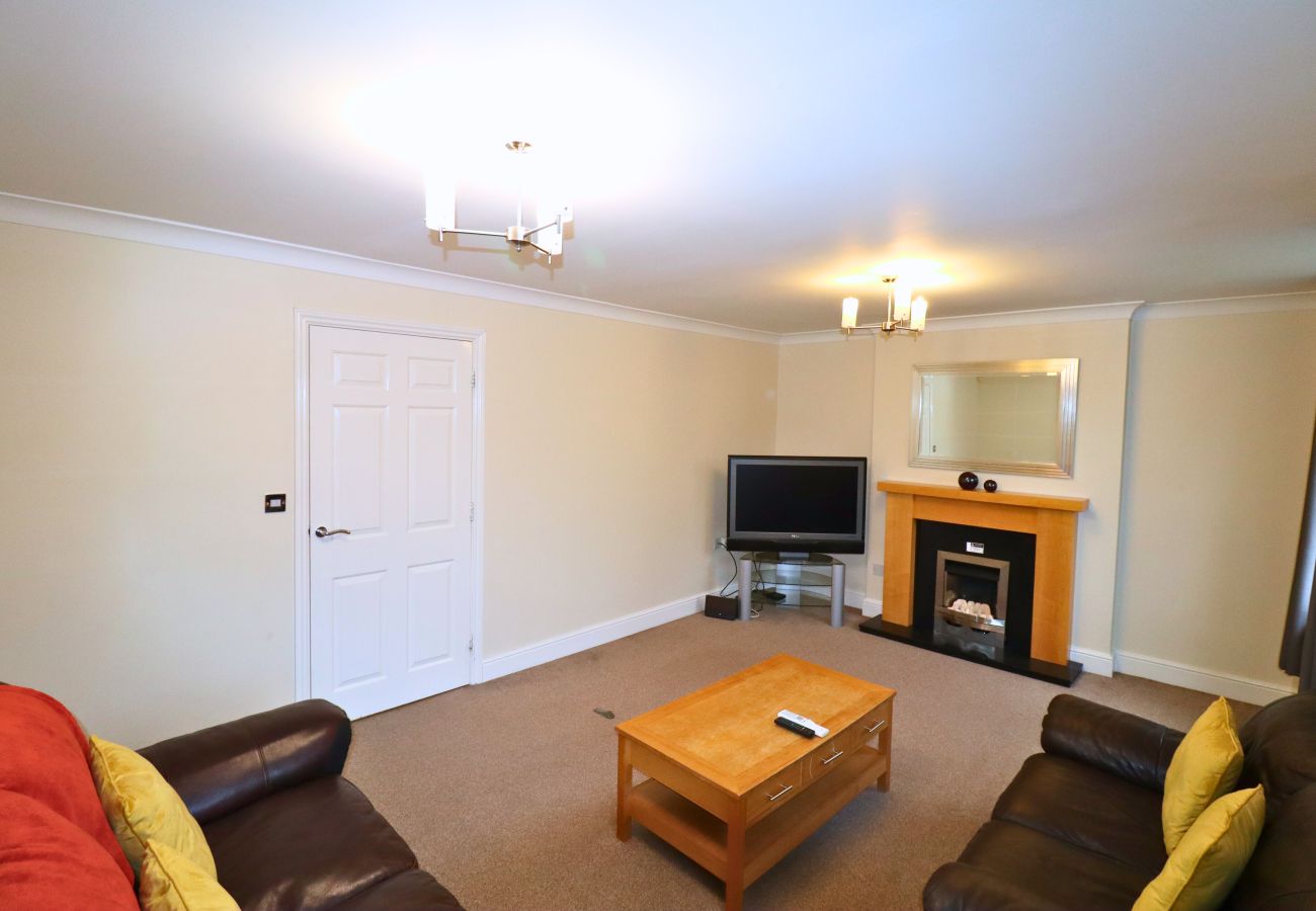 House in Bracknell - Spacious Bracknell Four Bedroom House