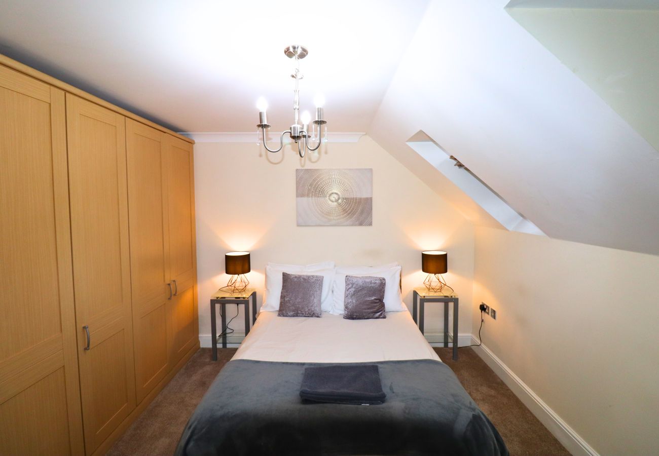House in Bracknell - Spacious Bracknell Four Bedroom House
