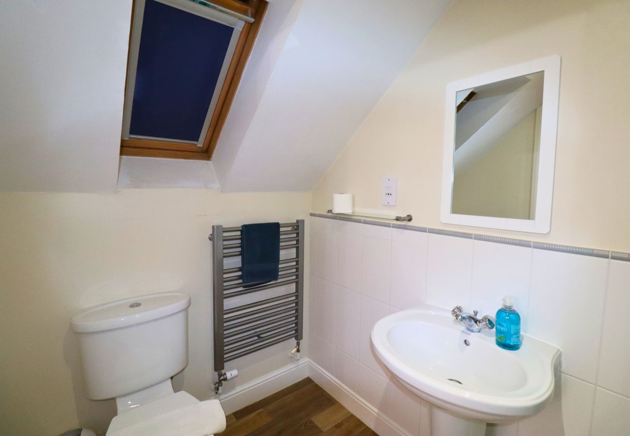 House in Bracknell - Spacious Bracknell Four Bedroom House