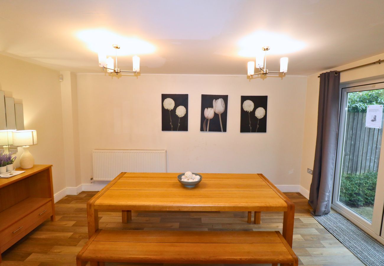 House in Bracknell - Spacious Bracknell Four Bedroom House