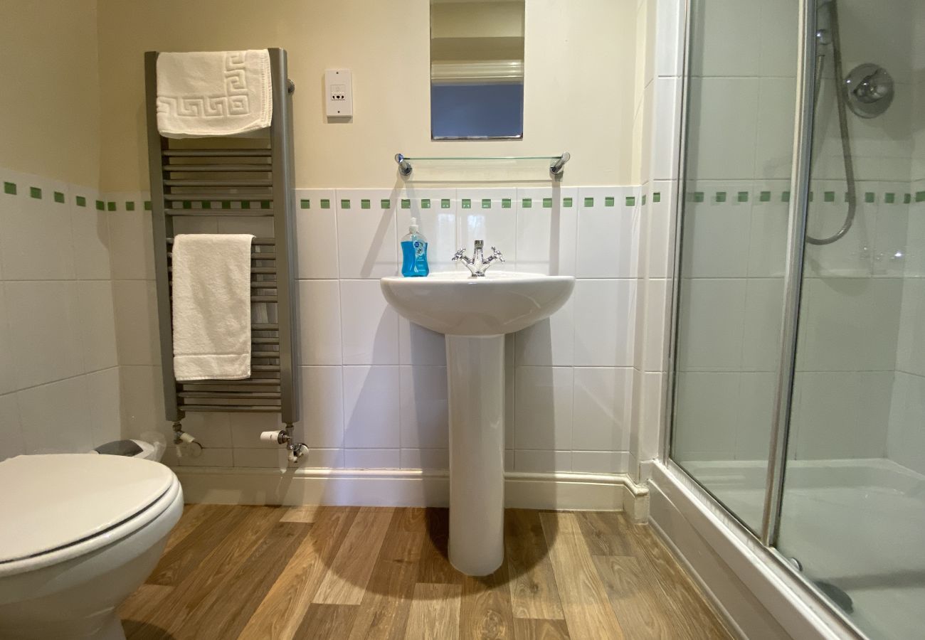 House in Bracknell - Spacious Bracknell Four Bedroom House