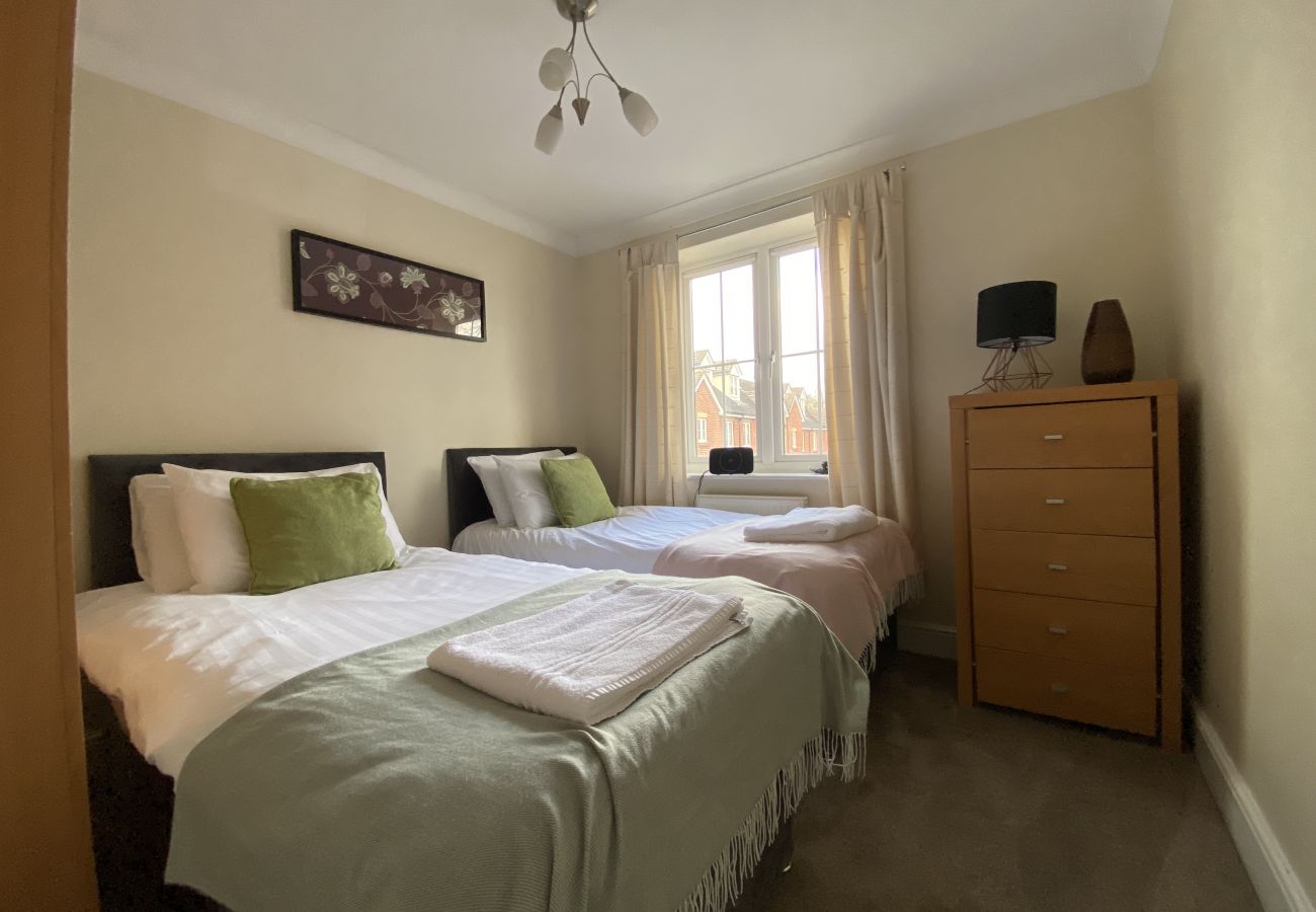 House in Bracknell - Spacious Bracknell Four Bedroom House