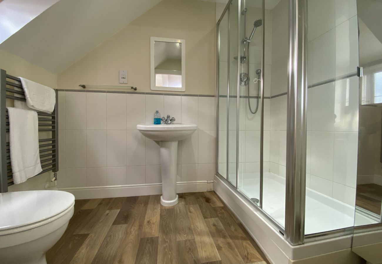 House in Bracknell - Spacious Bracknell Four Bedroom House