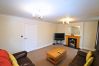 House in Bracknell - Spacious Bracknell Four Bedroom House