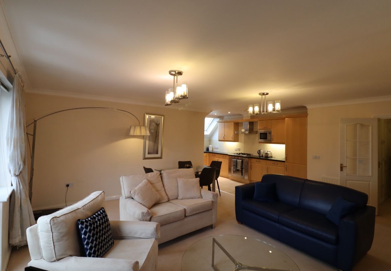 Apartment in Bracknell - Stylish Bracknell Top Floor Apartment