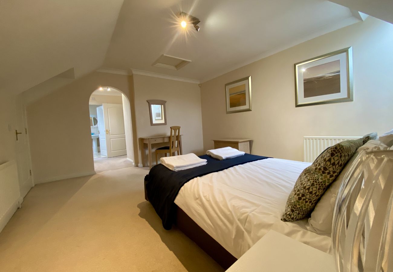 Apartment in Bracknell - Stylish Bracknell Top Floor Apartment