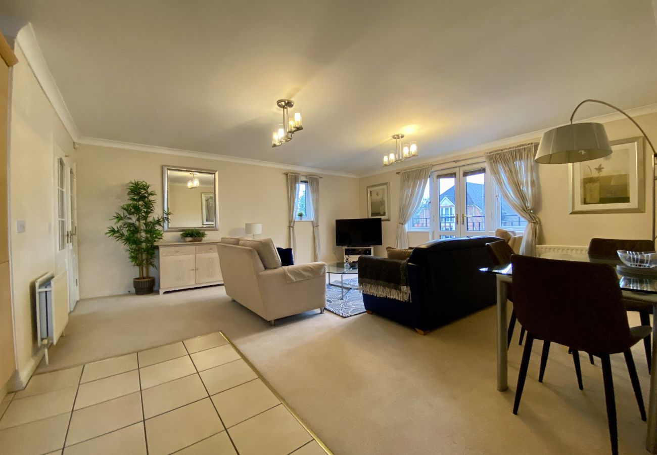 Apartment in Bracknell - Stylish Bracknell Top Floor Apartment