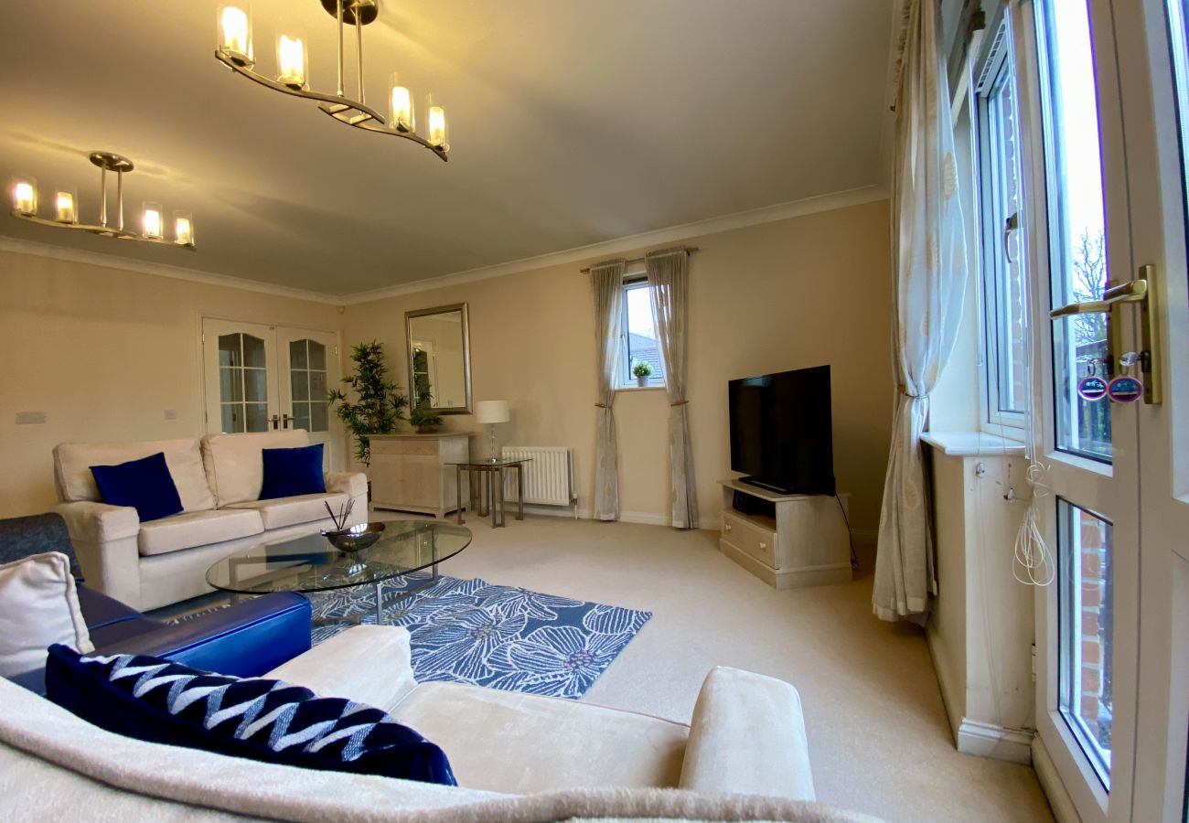 Apartment in Bracknell - Stylish Bracknell Top Floor Apartment