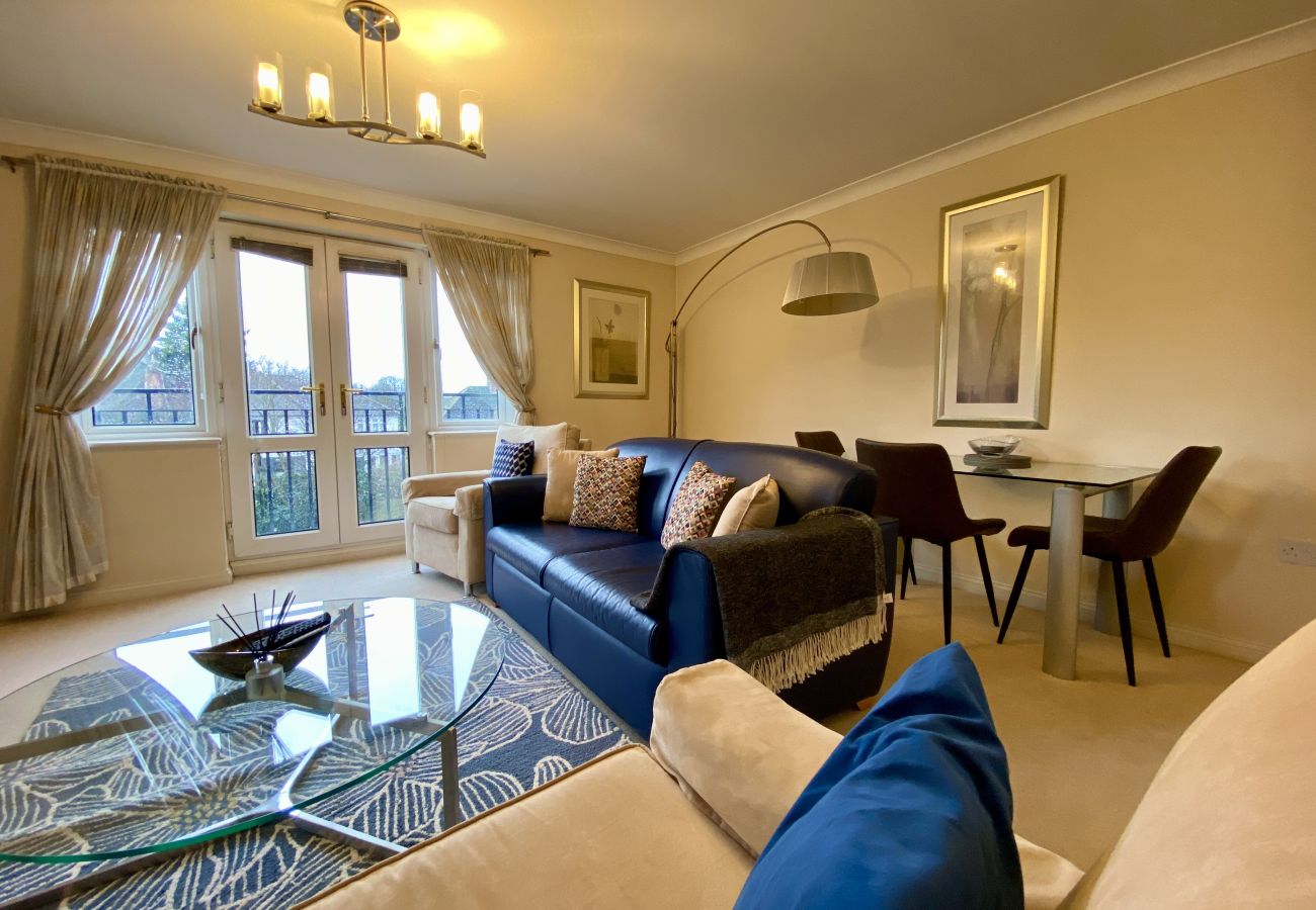 Apartment in Bracknell - Stylish Bracknell Top Floor Apartment