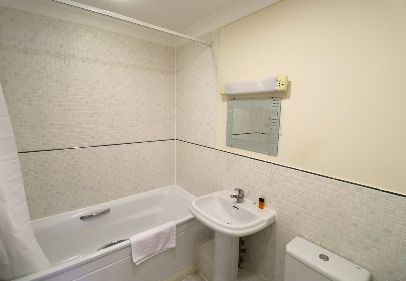 Apartment in Bracknell - Bracknell Spacious Two Bedroom Apartment 
