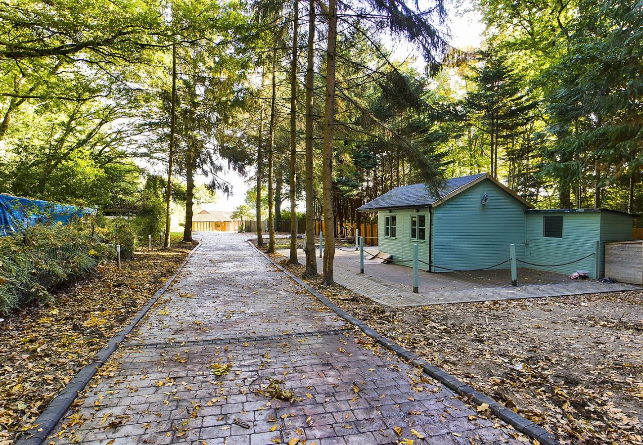 House in Chertsey - Private Four Bedroom Bungalow in Chertsey