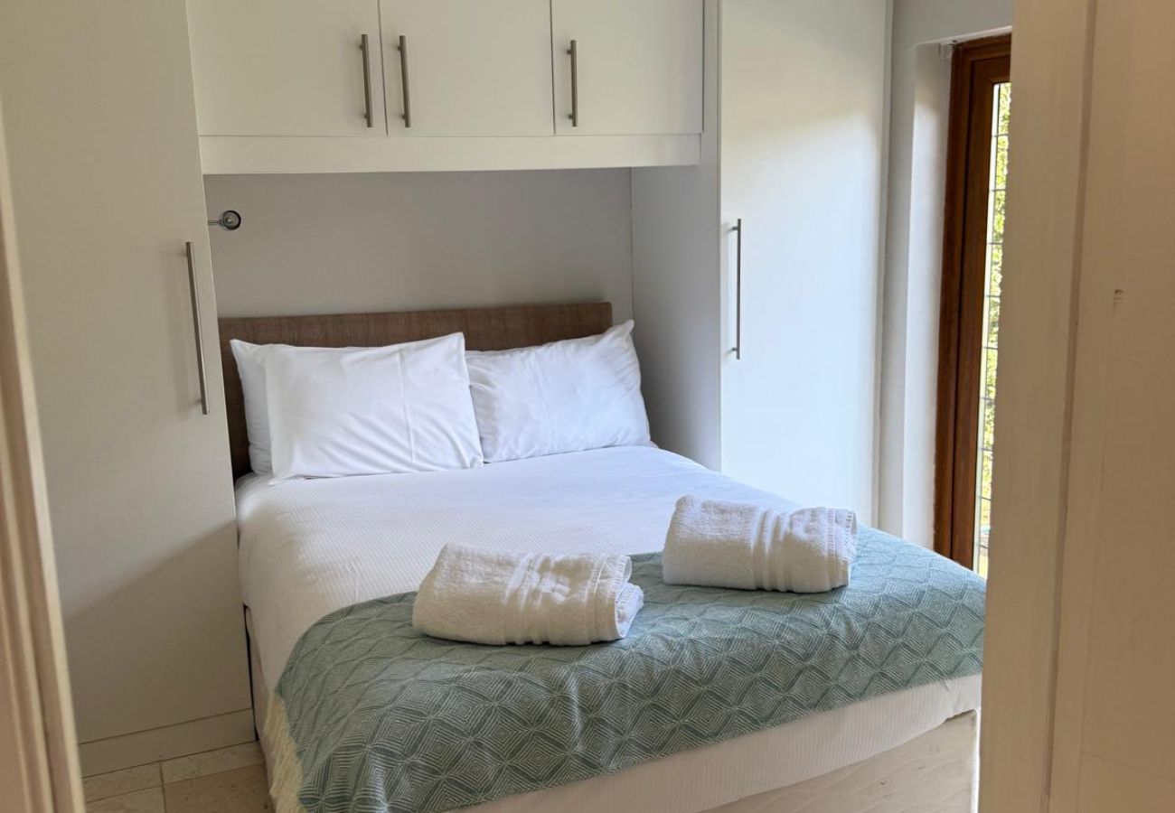 House in Chertsey - Private Four Bedroom Bungalow in Chertsey