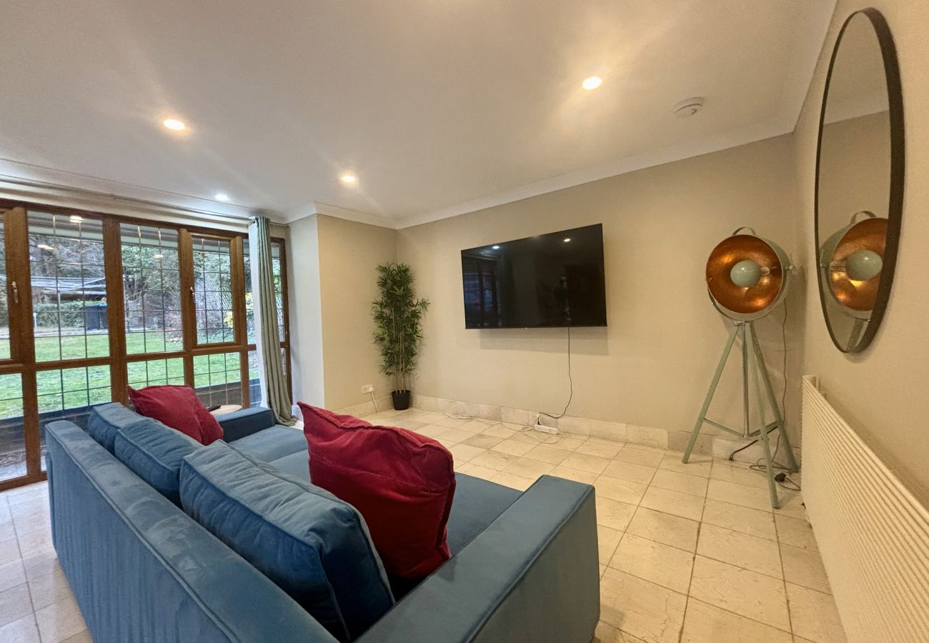 House in Chertsey - Private Four Bedroom Bungalow in Chertsey