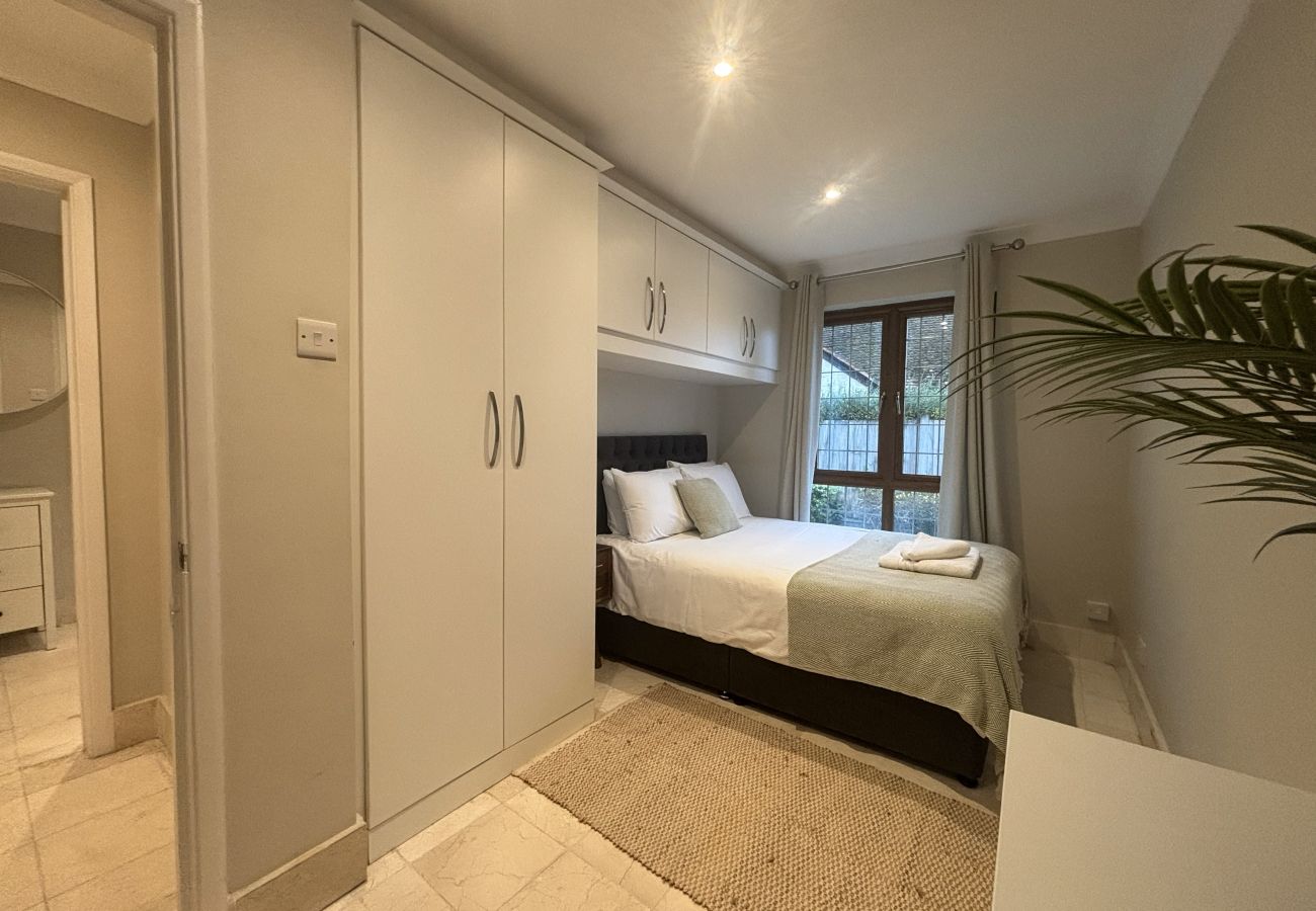 House in Chertsey - Private Four Bedroom Bungalow in Chertsey