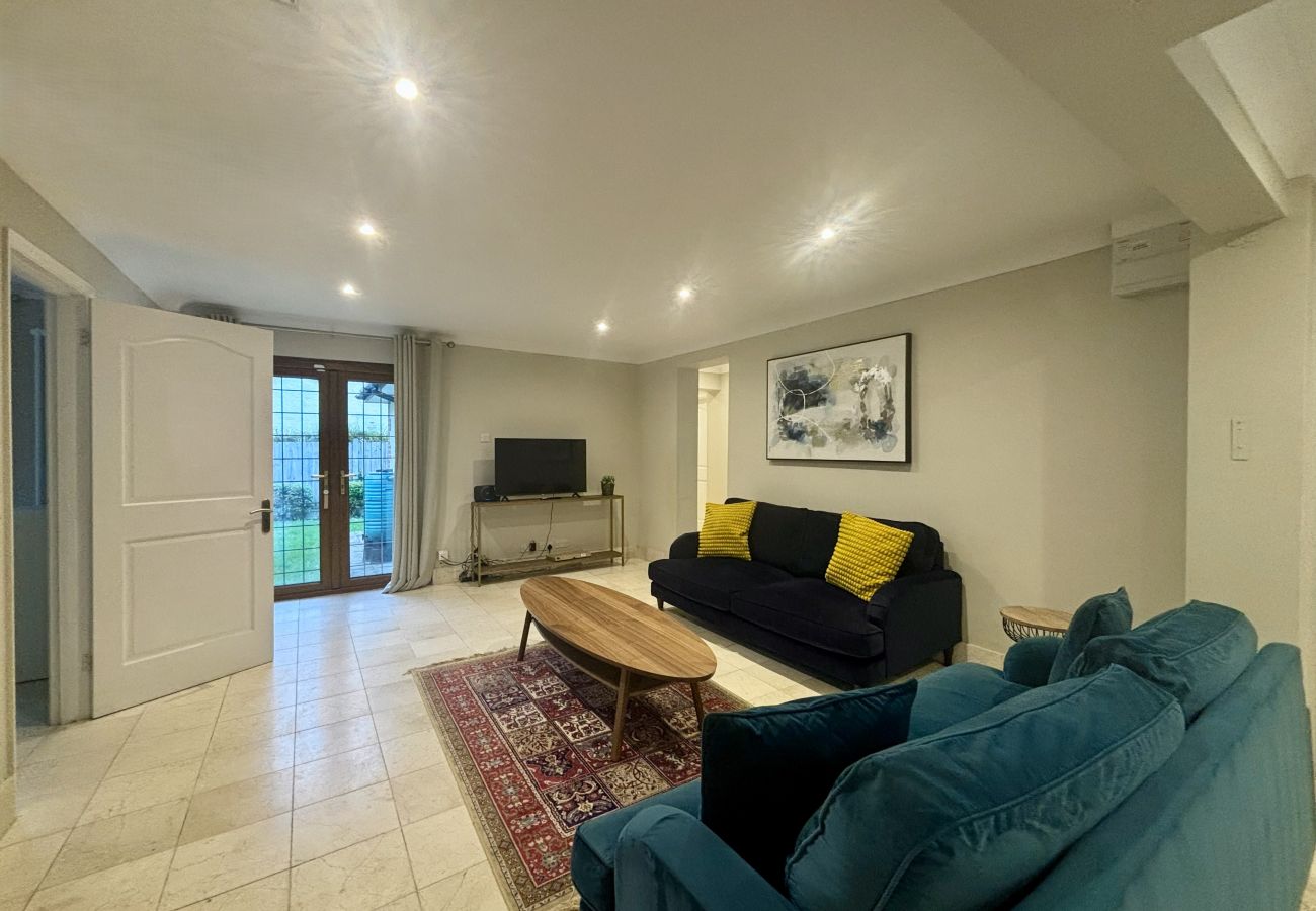 House in Chertsey - Private Four Bedroom Bungalow in Chertsey