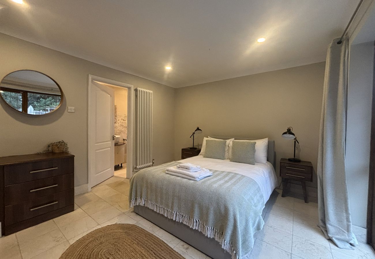 House in Chertsey - Private Four Bedroom Bungalow in Chertsey