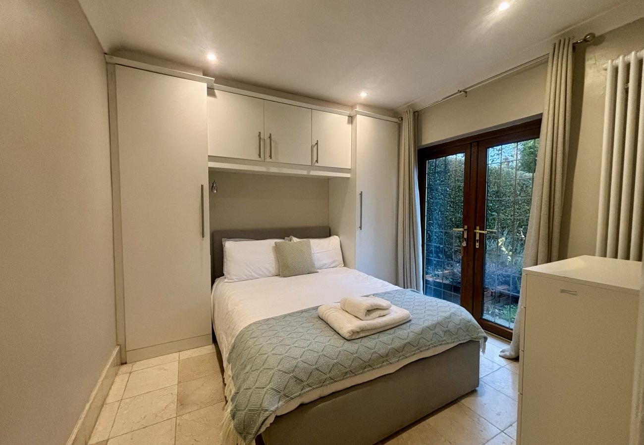 House in Chertsey - Private Four Bedroom Bungalow in Chertsey