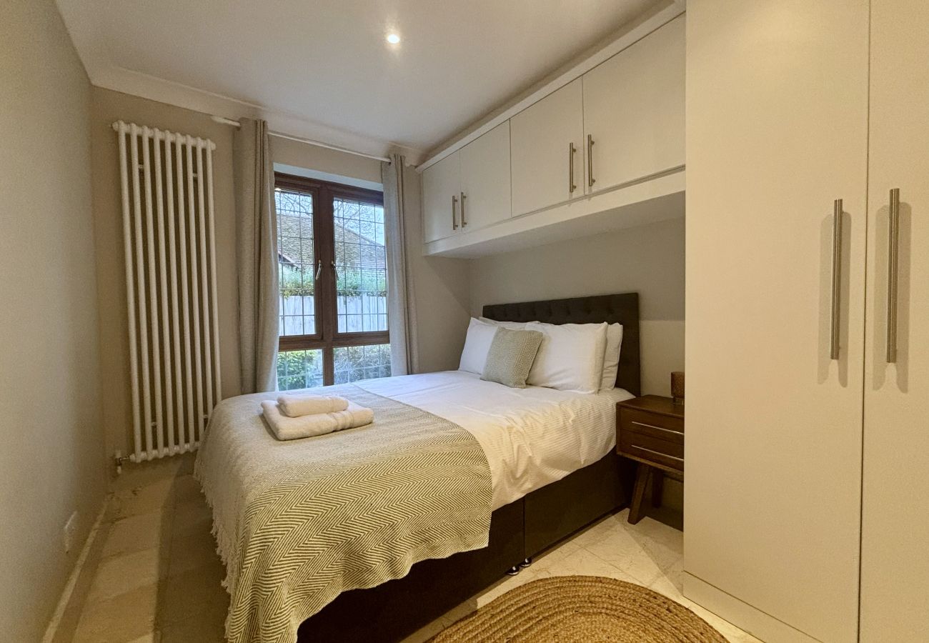 House in Chertsey - Private Four Bedroom Bungalow in Chertsey