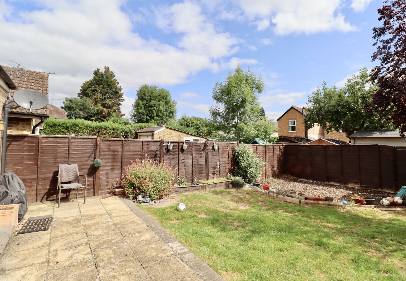 House in Addlestone - Addlestone Spacious Four Bedroom House