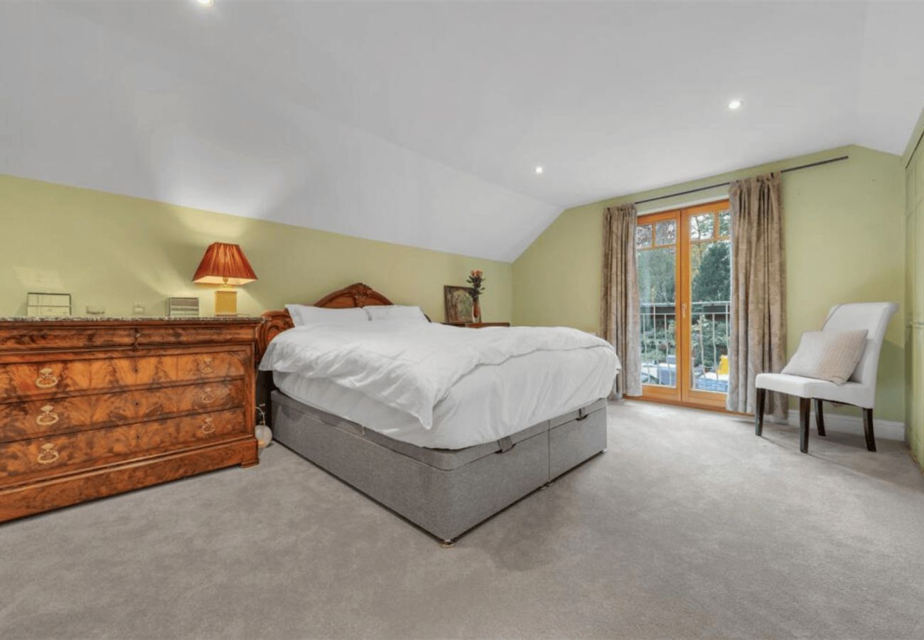 House in Sunninghill - Stunning Four Bedroom House in Sunningdale