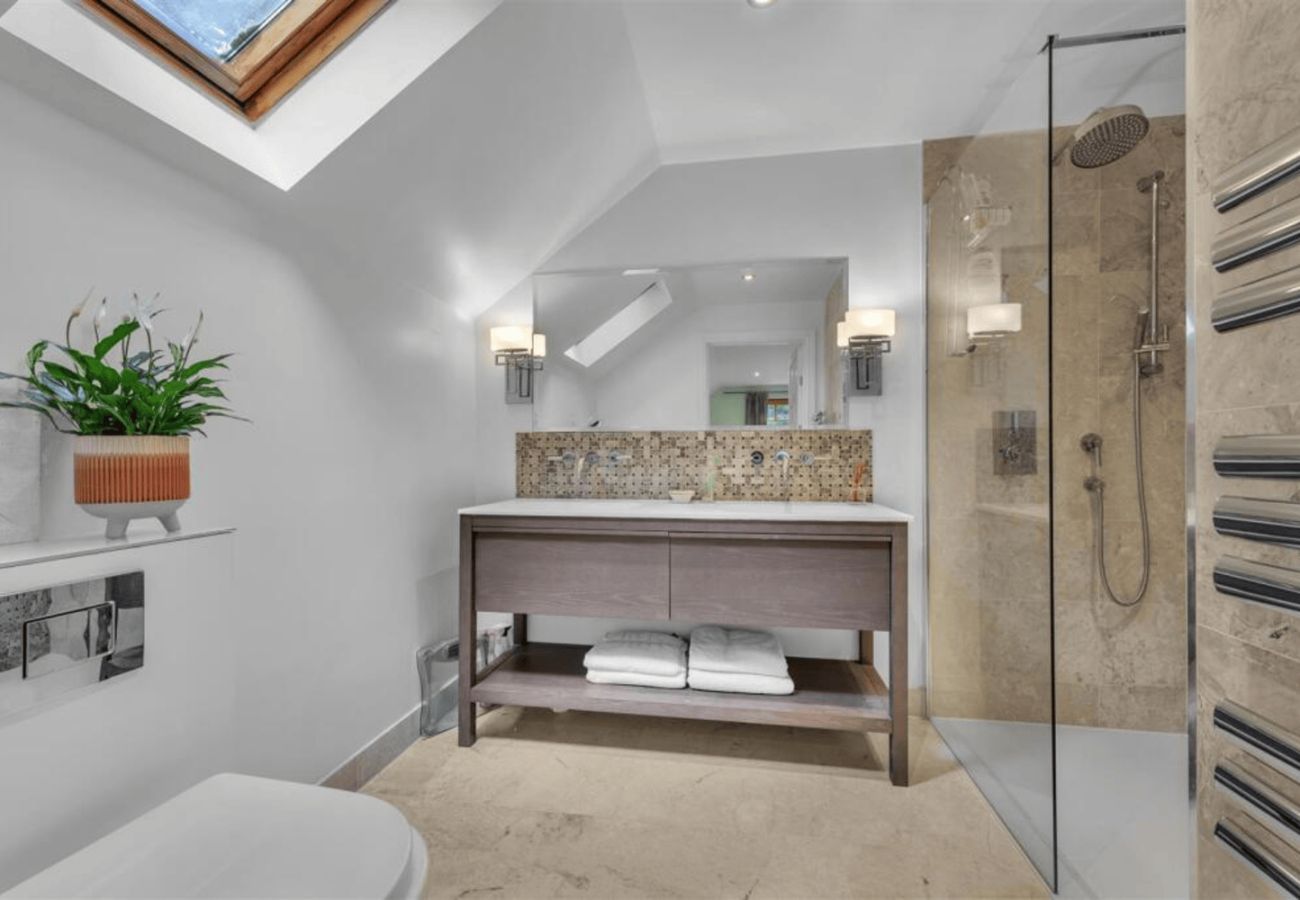 House in Sunninghill - Stunning Four Bedroom House in Sunningdale