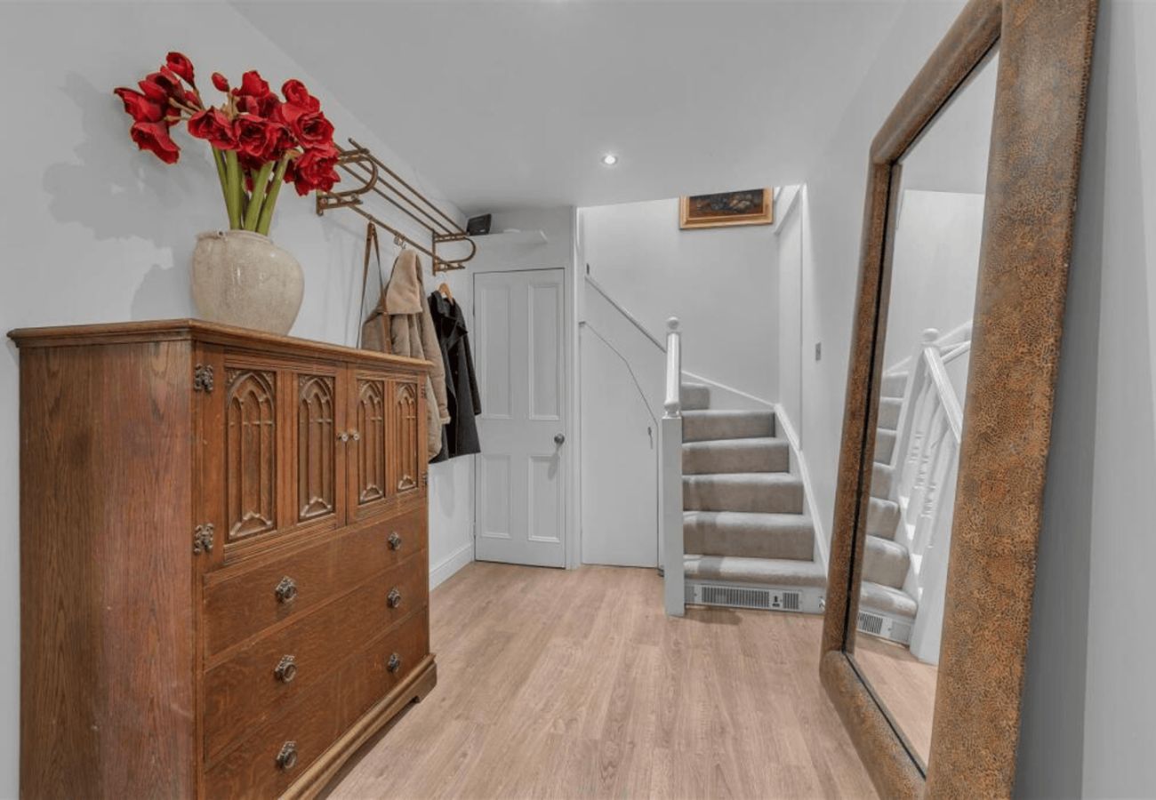 House in Sunninghill - Stunning Four Bedroom House in Sunningdale