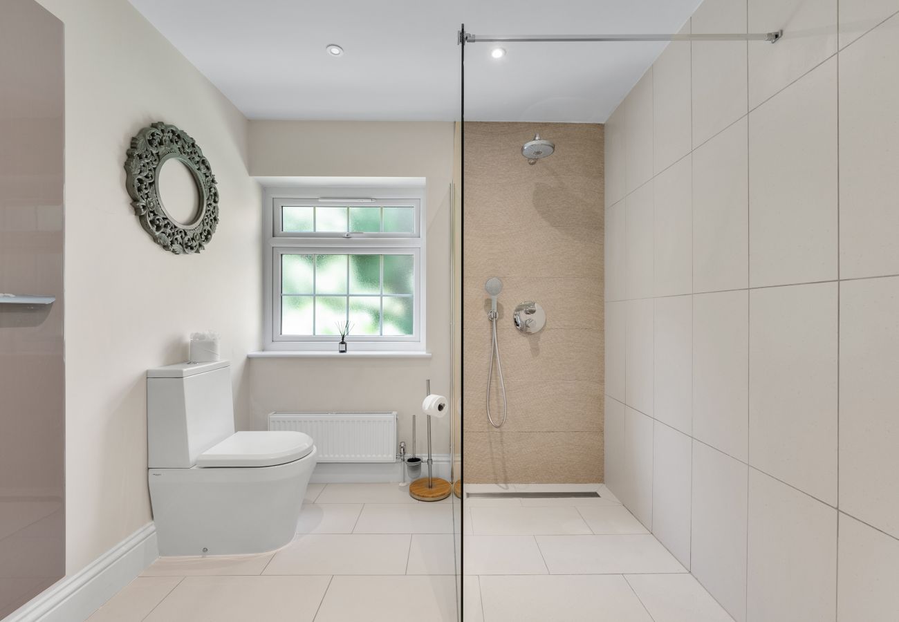 House in Ascot - Ascot Stylish 3 Bedroom House with Driveway