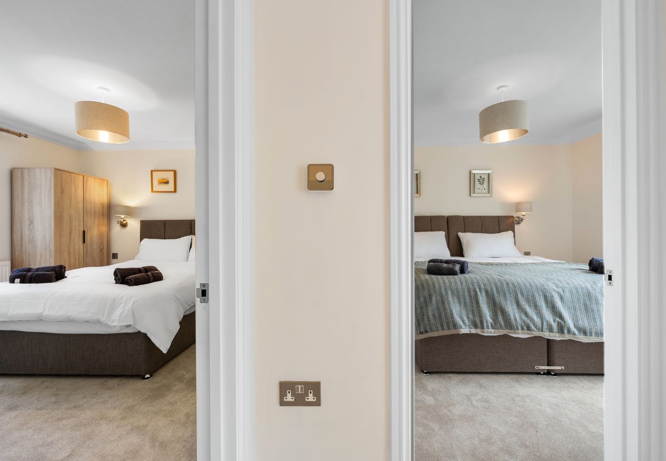 House in Ascot - Ascot Stylish 3 Bedroom House with Driveway