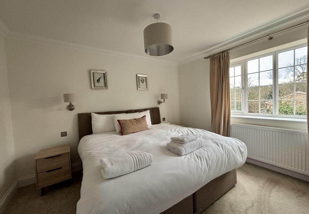 House in Ascot - Ascot Stylish 3 Bedroom House with Driveway