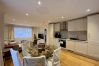 House in Ascot - Ascot Stylish 3 Bedroom House with Driveway