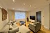 House in Ascot - Ascot Stylish 3 Bedroom House with Driveway