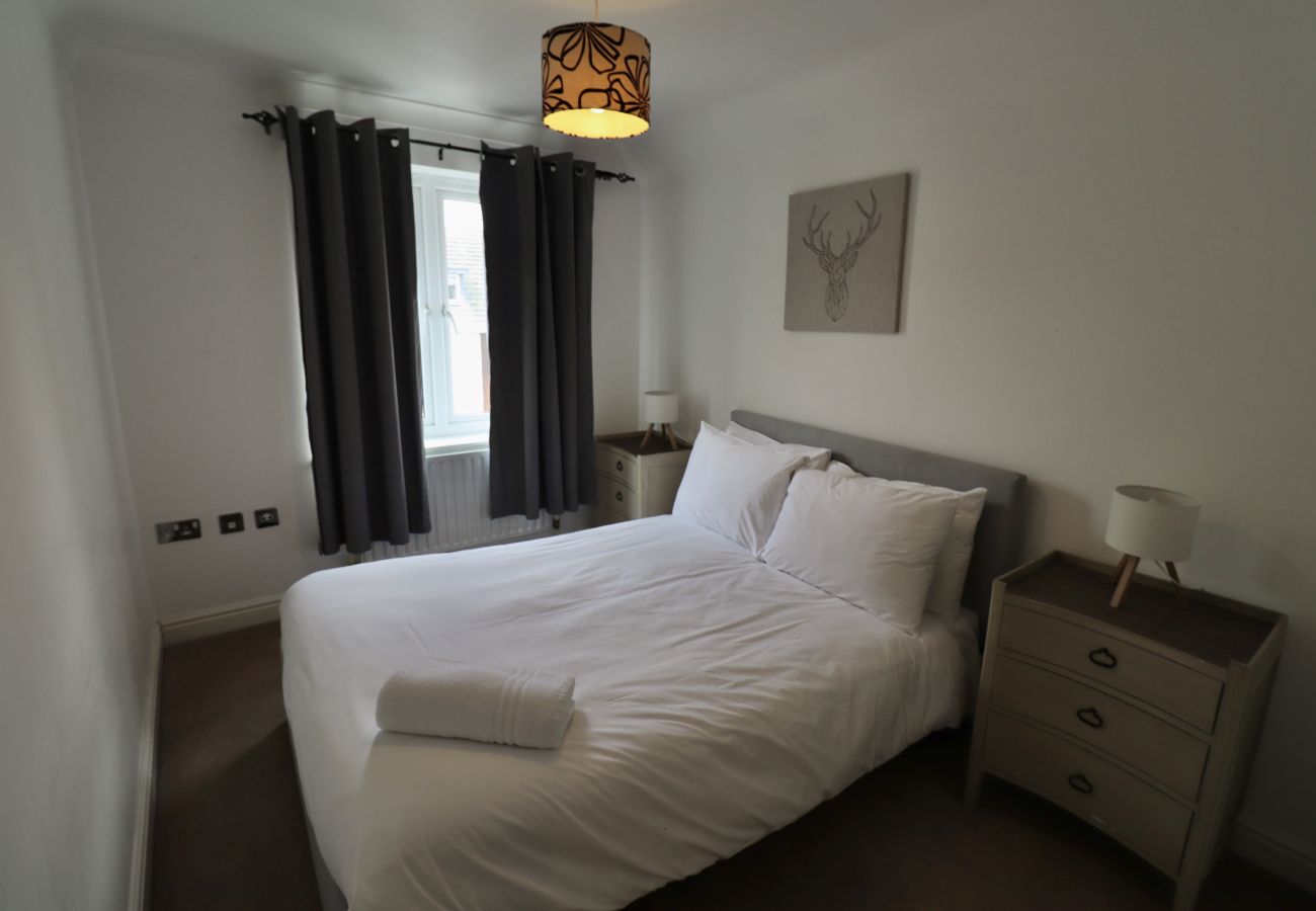 House in Ascot - Ascot Four Bedroom House With Garden