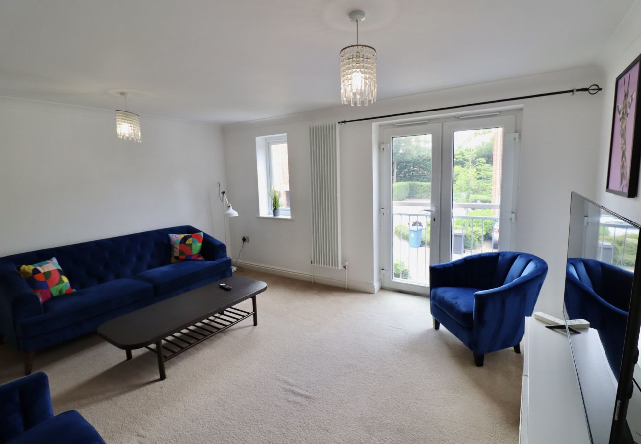 House in Ascot - Ascot Four Bedroom House With Garden