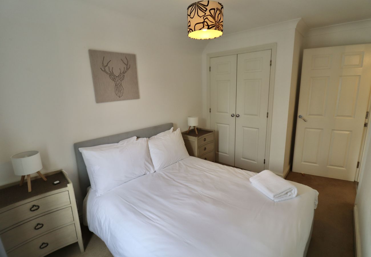 House in Ascot - Ascot Four Bedroom House With Garden