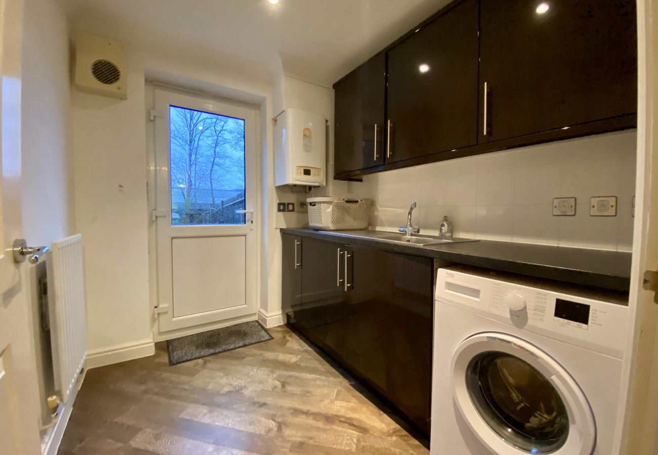 House in Ascot - Ascot Four Bedroom House With Garden