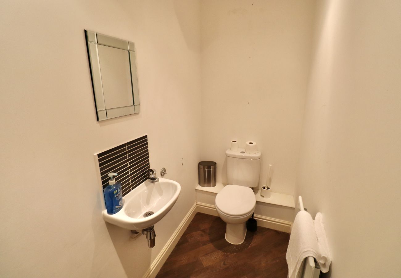 House in Ascot - Ascot Four Bedroom House With Garden